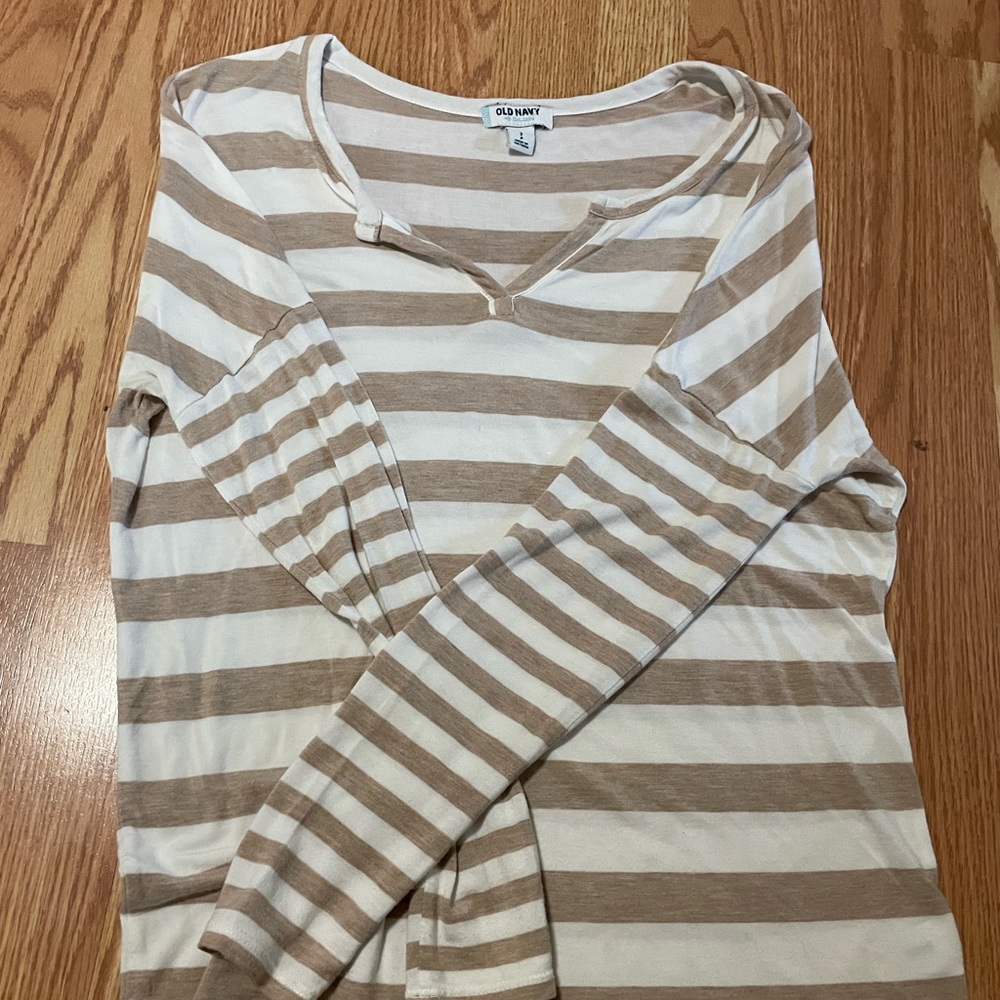 Old navy top - Picture 4 of 5